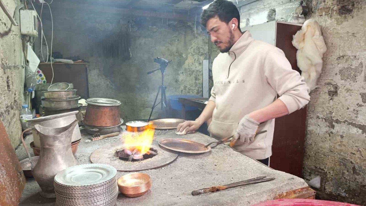 Ateş sönmek üzere: Kalaycılık mesleği çıraksızlıktan yok oluyor

