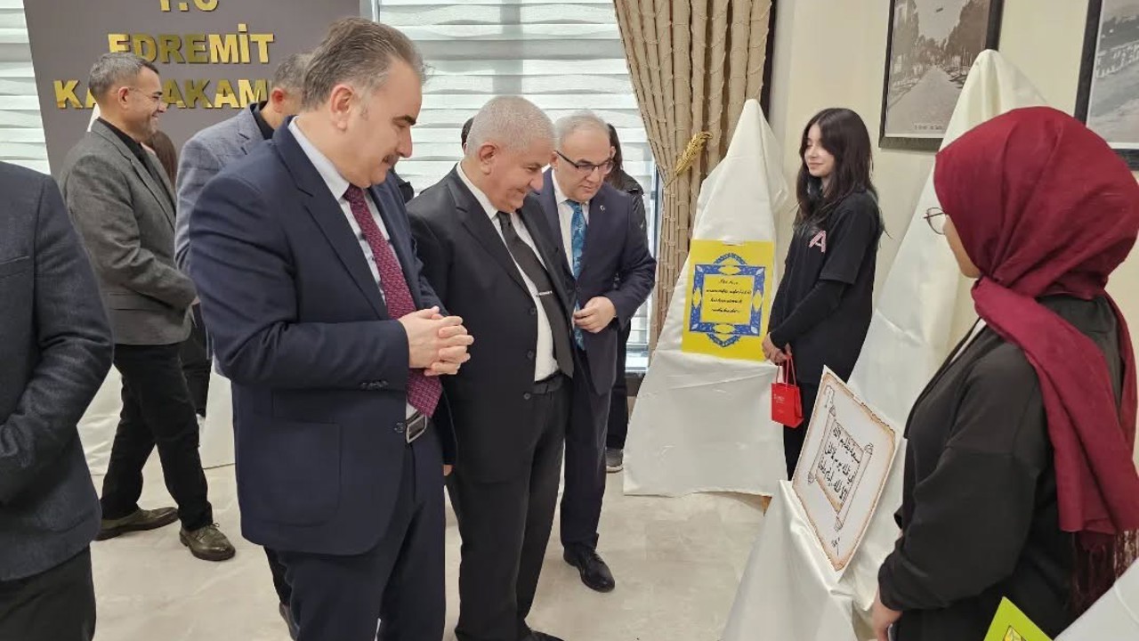 Edremit’te "Hat ve Tezhip Sanatı" yarışması ödül töreni gerçekleşti
