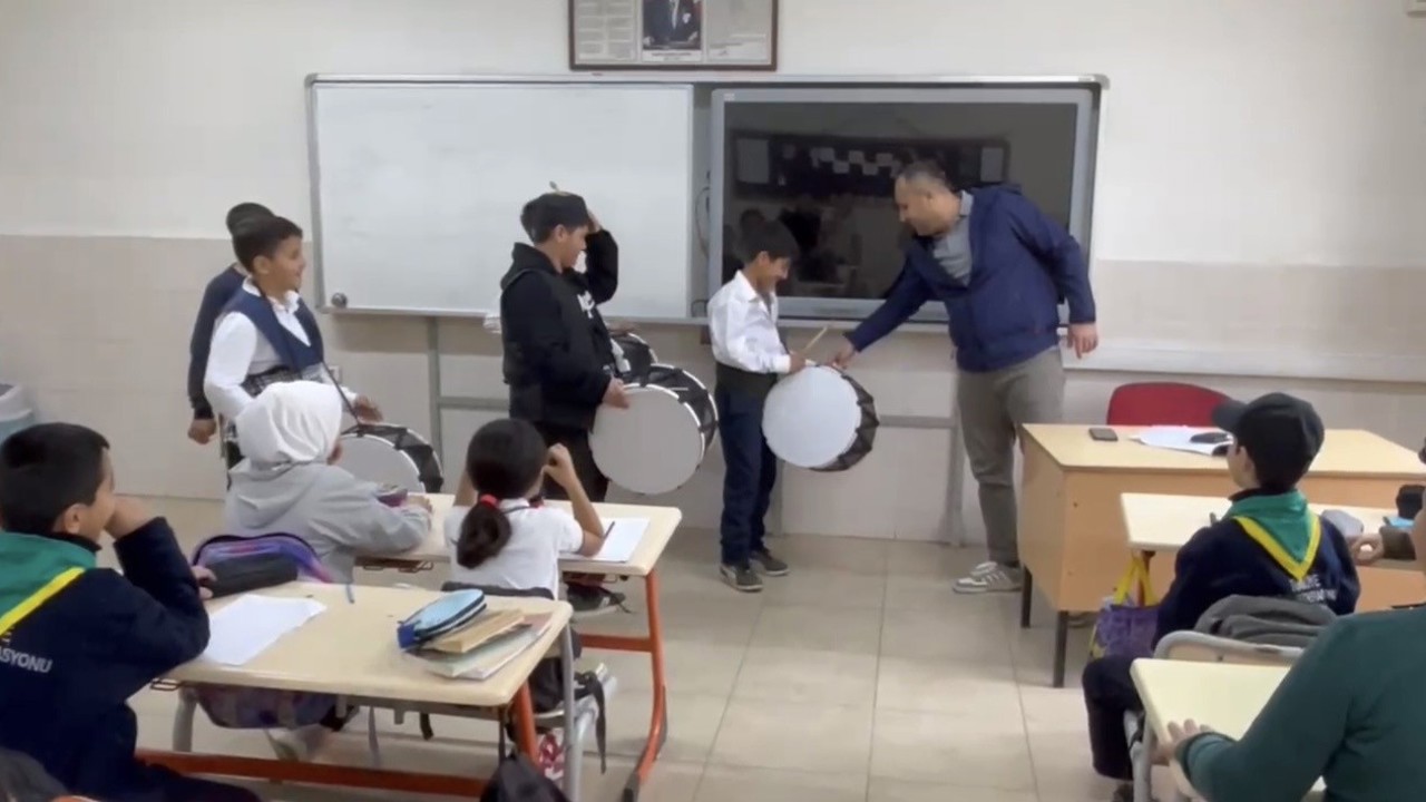 Osmaniye’de Ramazan davulu okulda çaldı, gelenek canlandı
