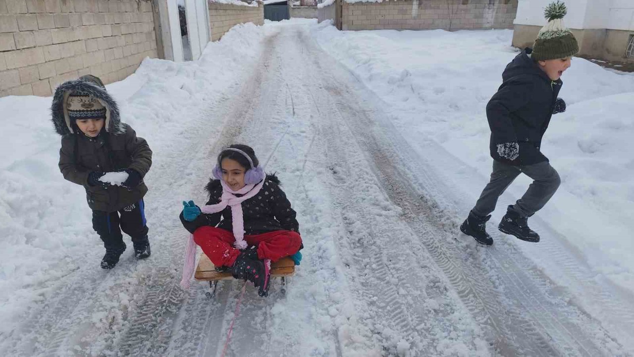 Erciş’te yoğun kar yağışı
