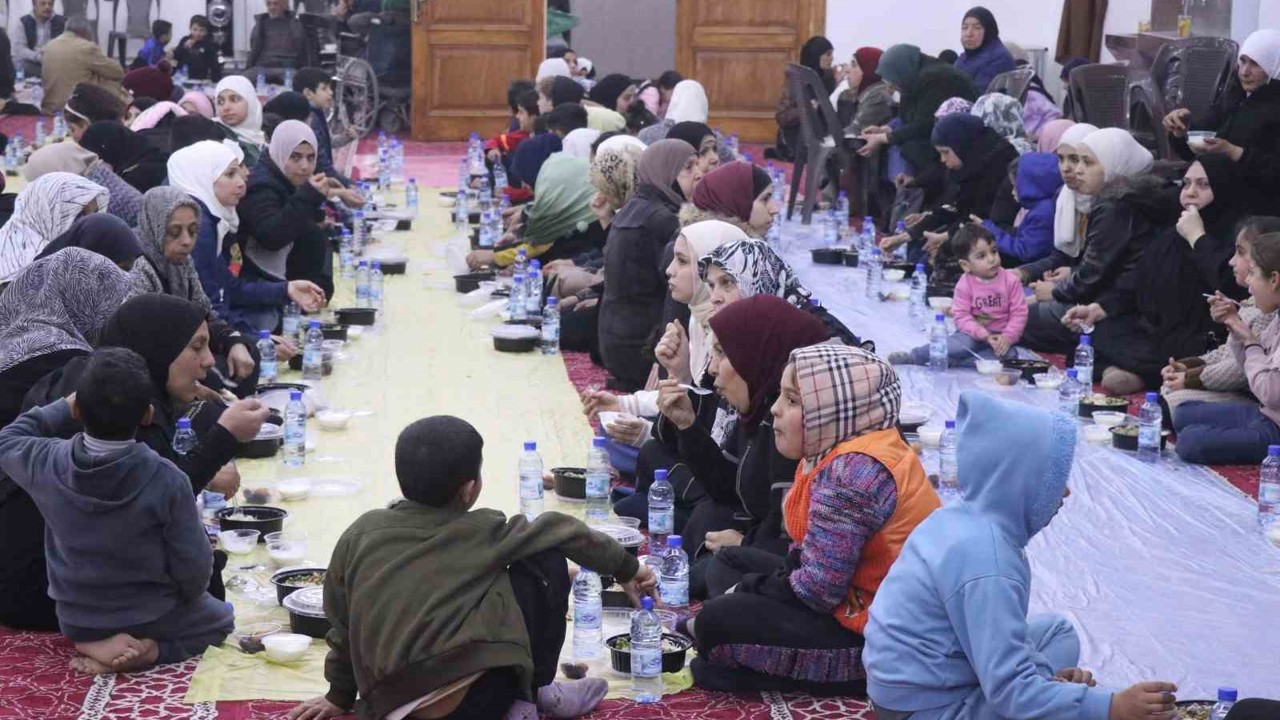 Çorum’dan Suriye’ye gönül köprüsü: Savaşta zarar gören camide günde yüzlerce kişi iftar sofrasında buluşuyor

