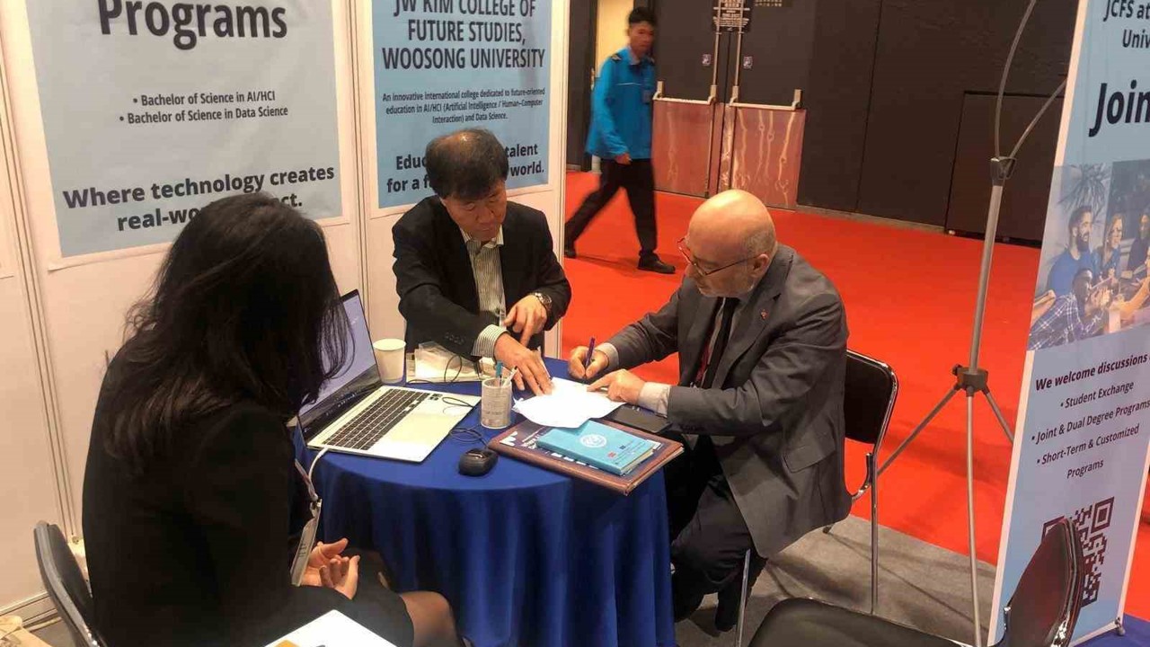 Rektör Karamustafa, Hong Kong’da APAIE Uluslararası Etkinliği’ne katıldı
