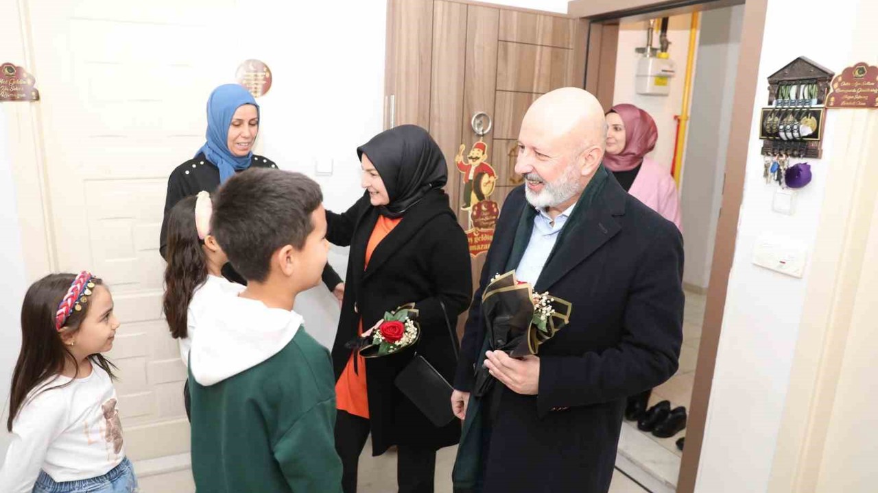 Başkan Çolakbayrakdar: "Büyük bir aile olmanın mutluluğunu iftar sofralarında yaşıyoruz"
