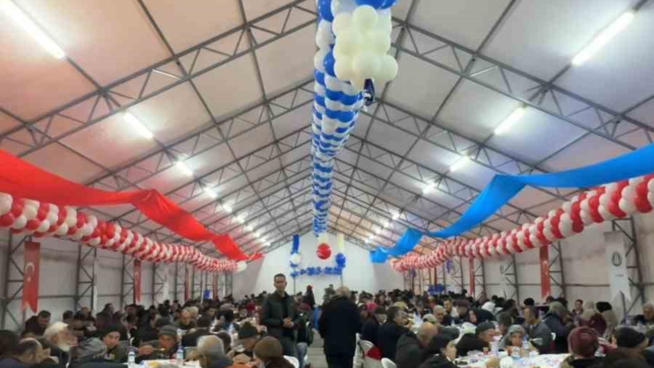 Sincan’da iftar sofraları kuruluyor, gönüller buluşuyor
