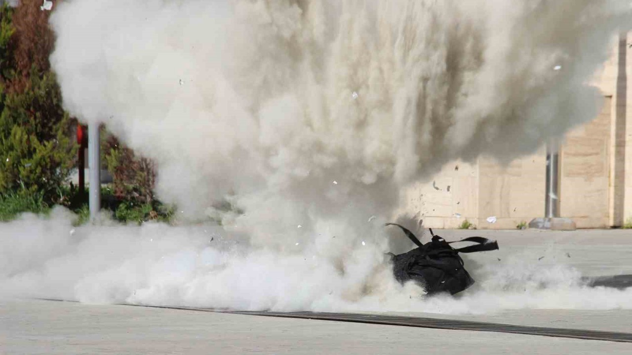 İzmir Bölge Adliye Mahkemesi’nde bomba ve tahliye tatbikatı
