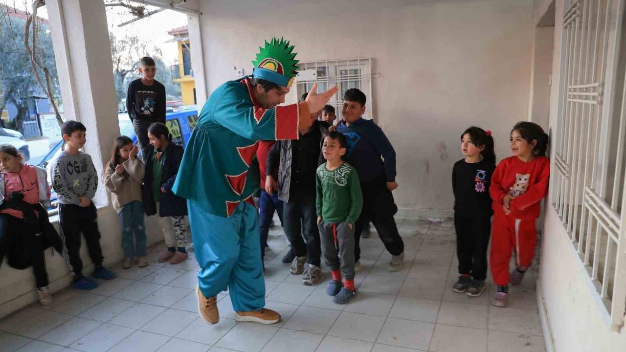 Efeler’in iftar programlarında çocuklar unutulmadı
