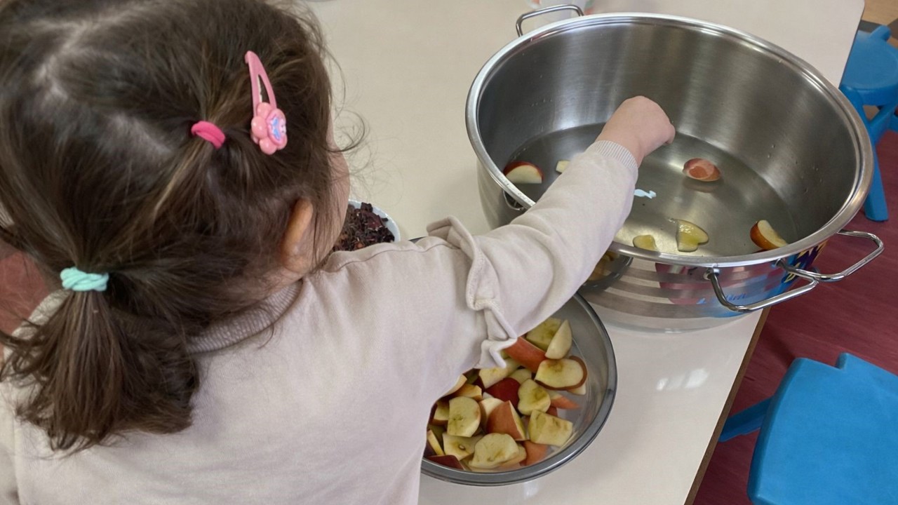 ’Minik Eller’ şerbet hazırladı
