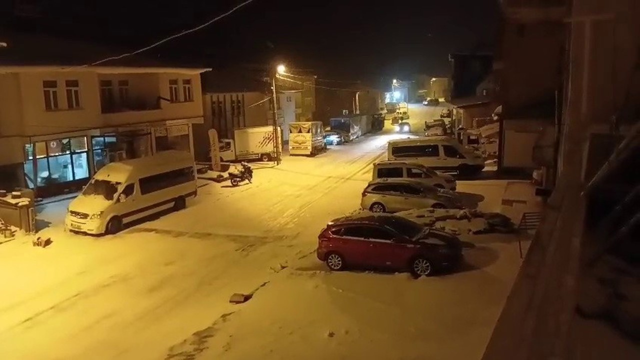 Çelikhan ilçesinde kar yağışı
