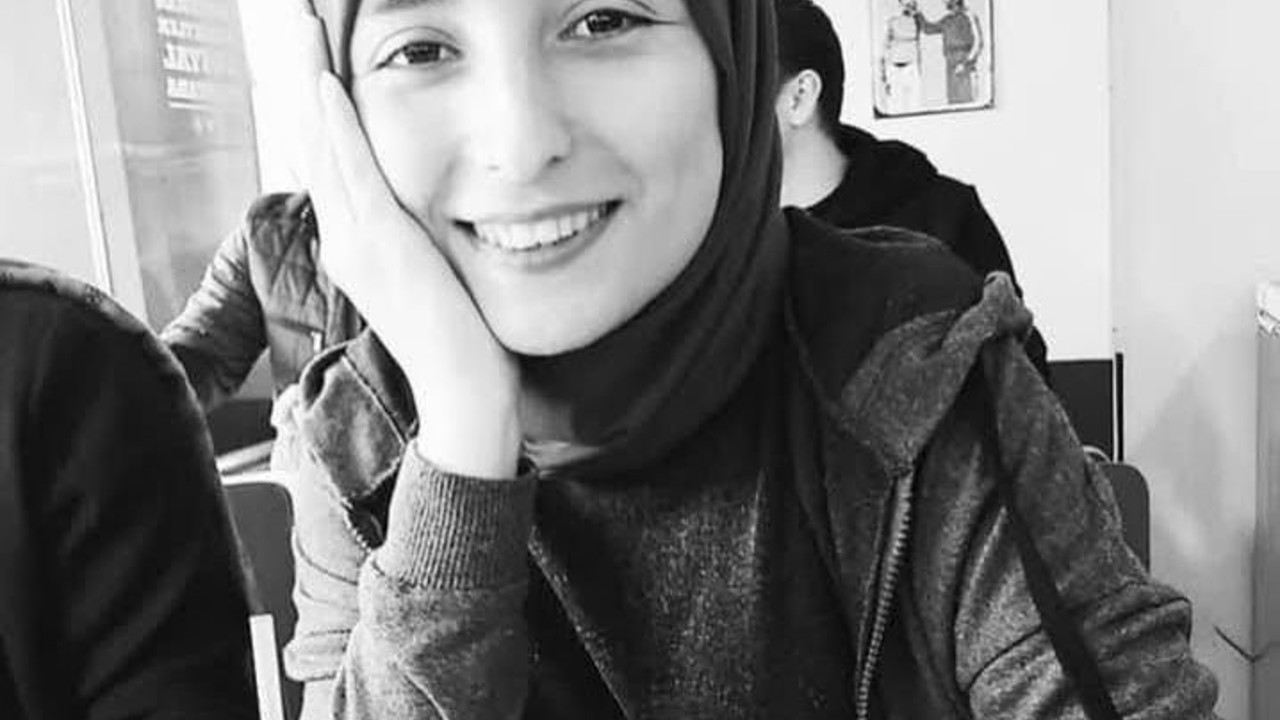 Kazada yaralanan genç öğretmen hastanede hayat mücadelesini kaybetti
