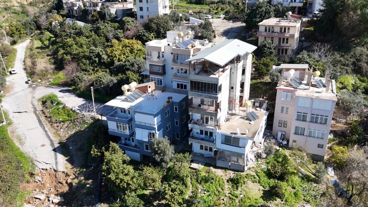 Alanya’da 3 bina tedbir amaçlı tahliye edildi
