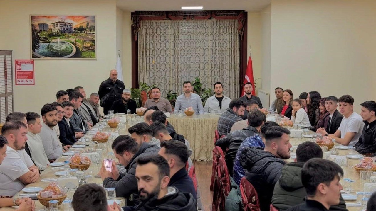 Celal Karatüre, Ankara’da gençlerle sahurda buluştu
