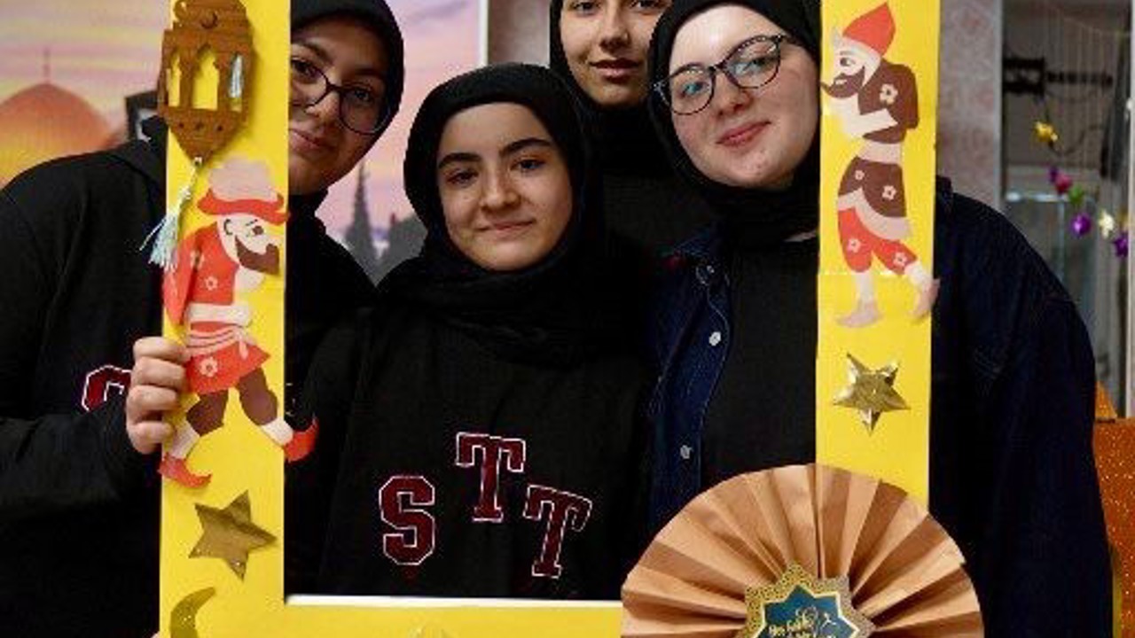 Esenler’de liselerde "Görevimiz Ramazan" projesi gençlerin toplumsal sorumluluk bilincini güçlendiriyor
