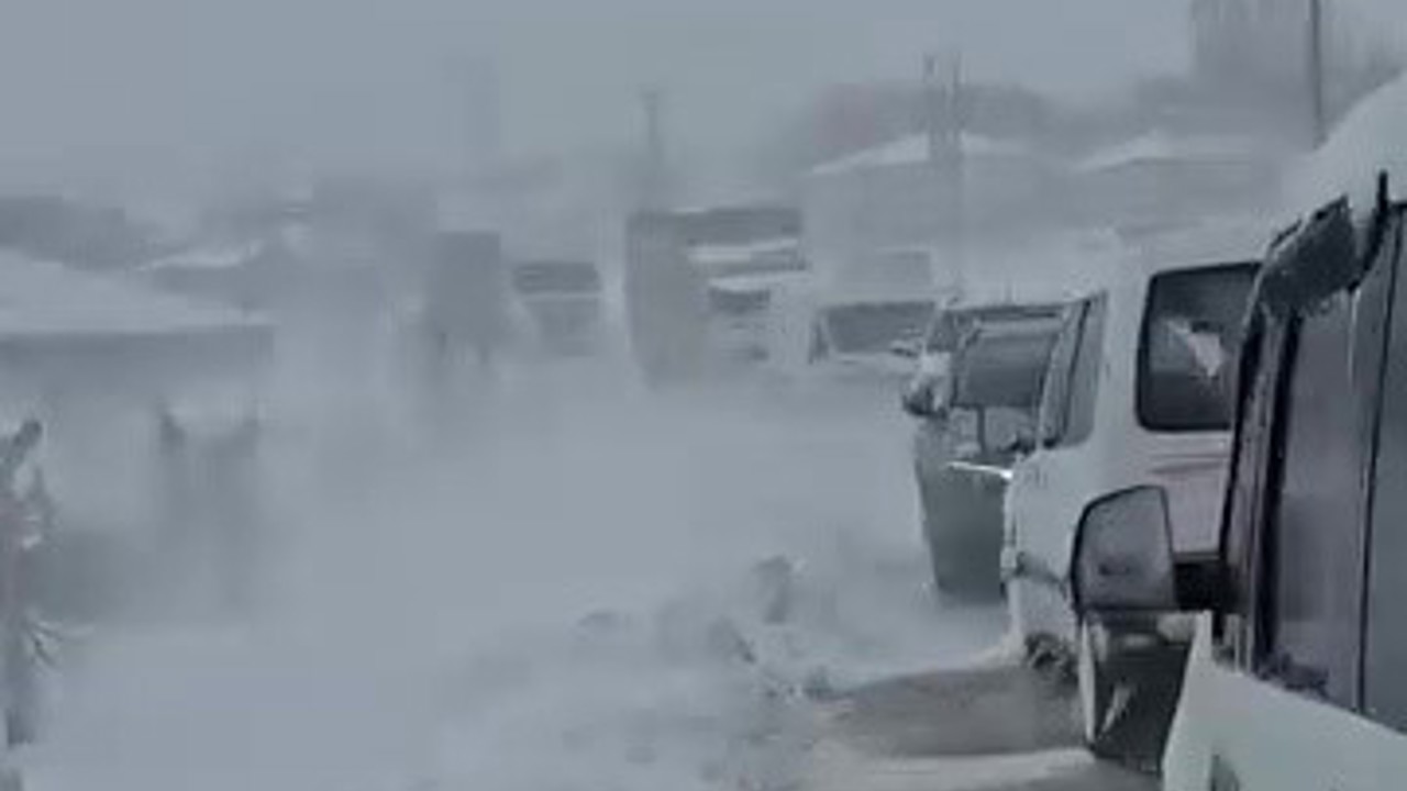 Elbistan-Darende kara yolu ulaşıma kapandı
