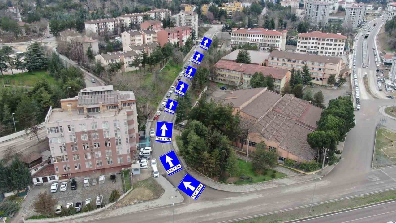 Polis evi istikametindeki Fatih Caddesi tek yön oldu
