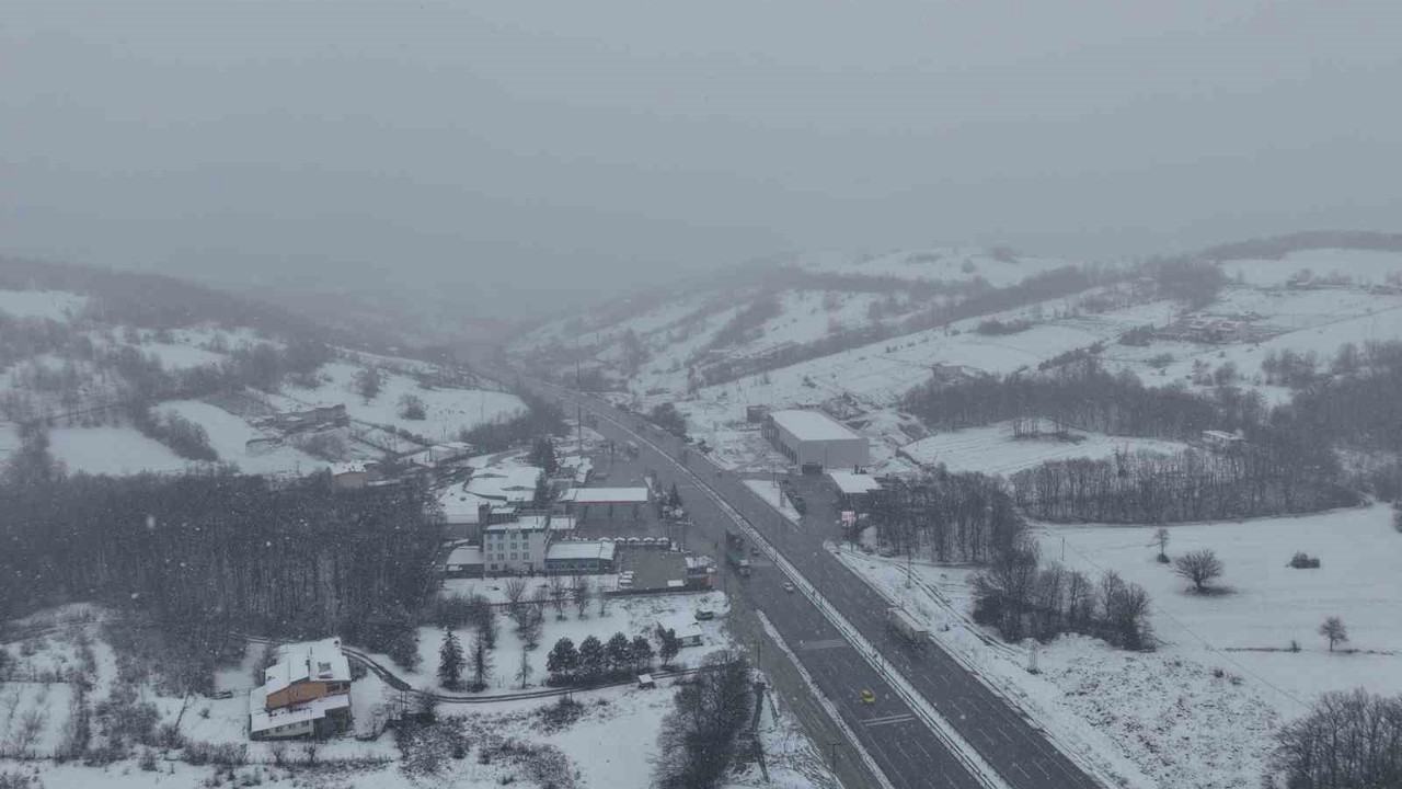 Samsun’da yüksek kesimler beyaza büründü
