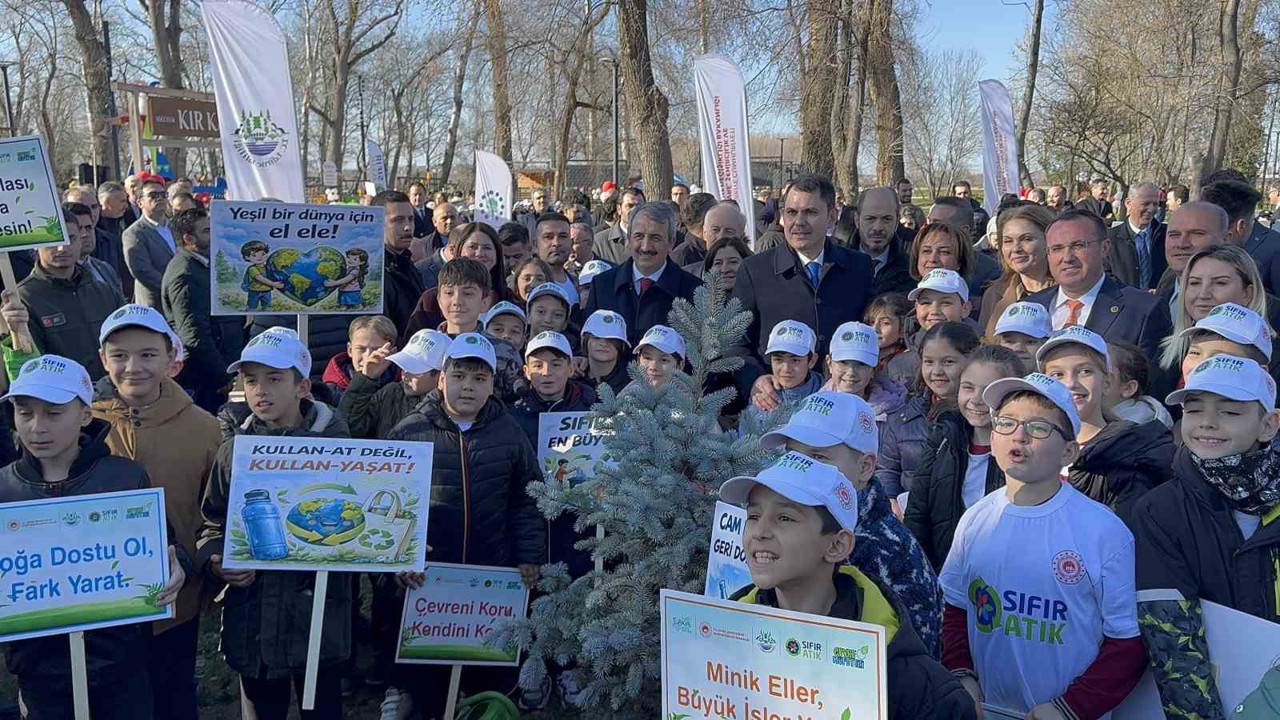 Bakan Kurum, sıfır atık şenliğine katıldı
