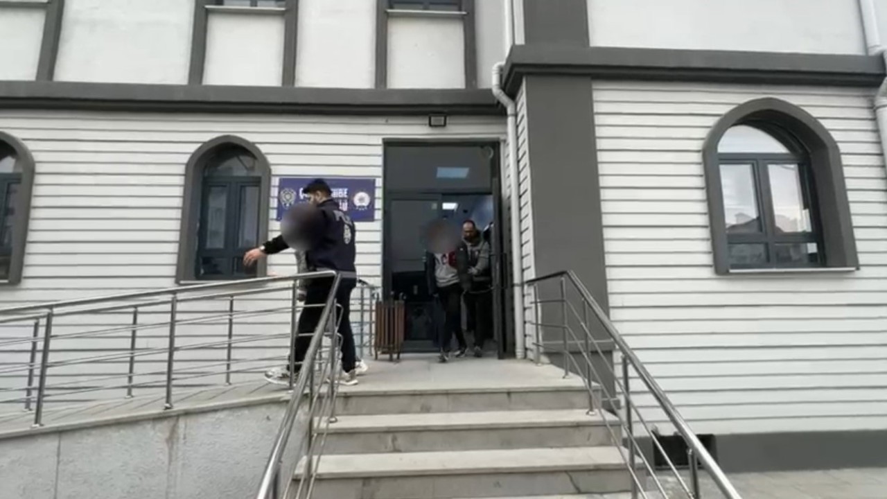 İki motosiklet çarpıştı, 1 kişi hayatını kaybetti: Kaçan sürücü yakalandı
