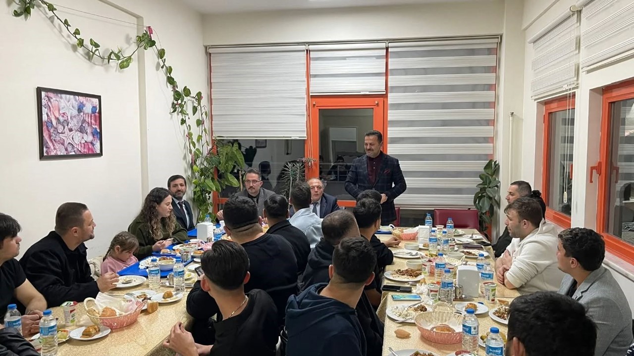 Devlet korumasındaki gençler için iftar programı
