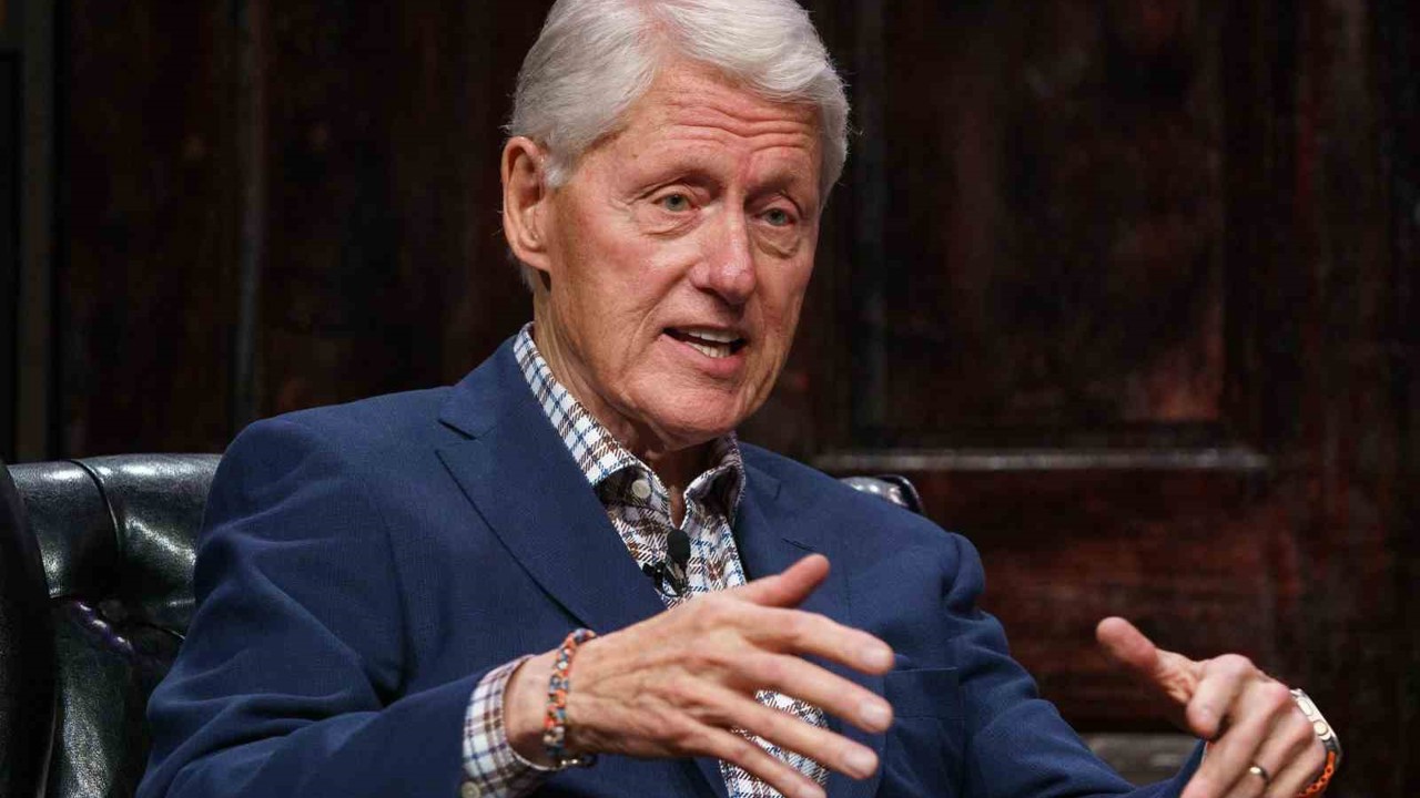 Eski ABD Başkanı Clinton: "(Epstein dosyaları) Hiçbir şey görmedim, yanlış olan hiçbir şey yapmadım"
