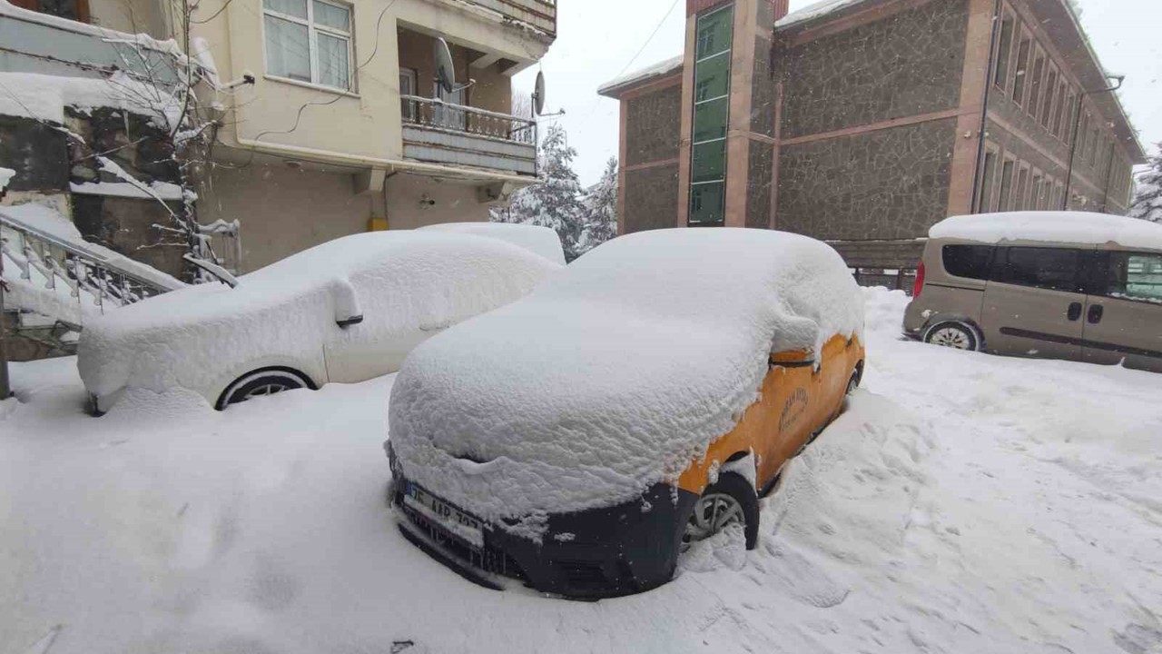 Ardahan’da hafta sonu eğitimlerine kar engeli
