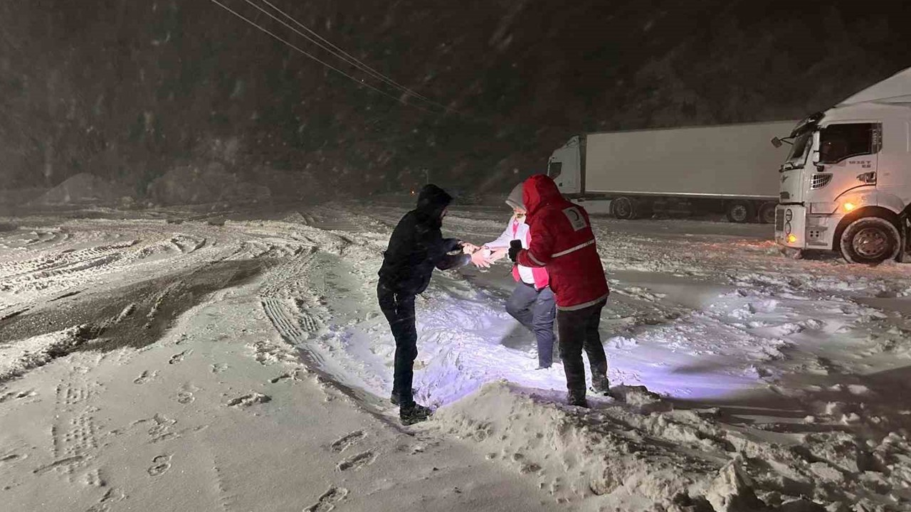 Tokat’ta kar yağışı ulaşımı aksattı

