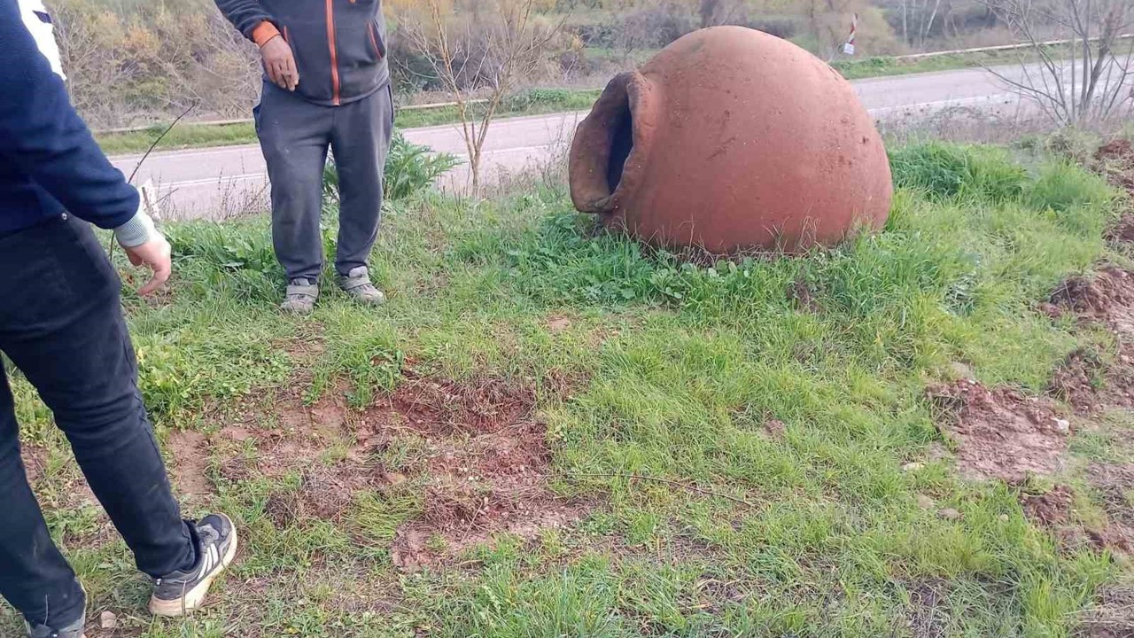 Bilecik’te bin 800 yıllık küpler gün yüzüne çıktı
