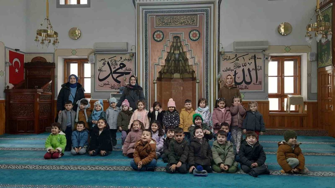 Anaokulu öğrencileri Yediler Camii’nde İslam kültürünü öğrendi
