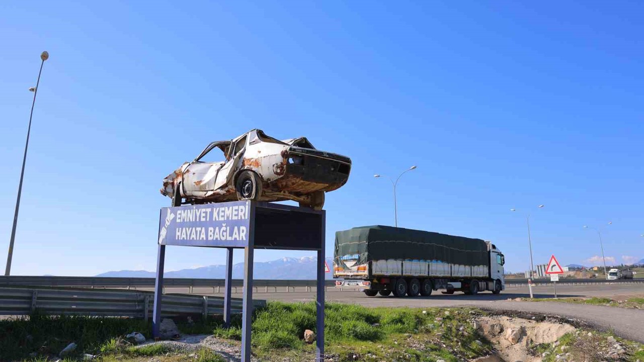 Kahramanmaraş’ta kaza yapmış araçlarla trafik farkındalığı oluşturuluyor
