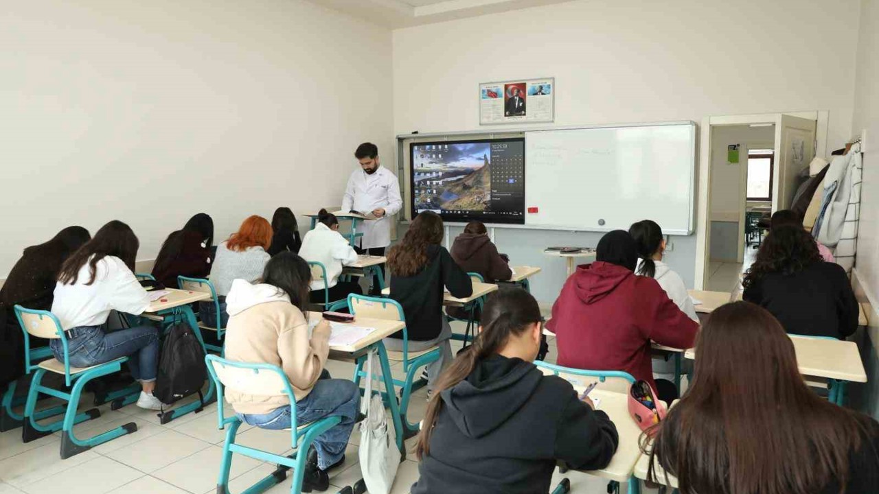 Büyükşehir KAYMEK’ten MSÜ sınavına hazırlık yolunda ücretsiz deneme sınavı
