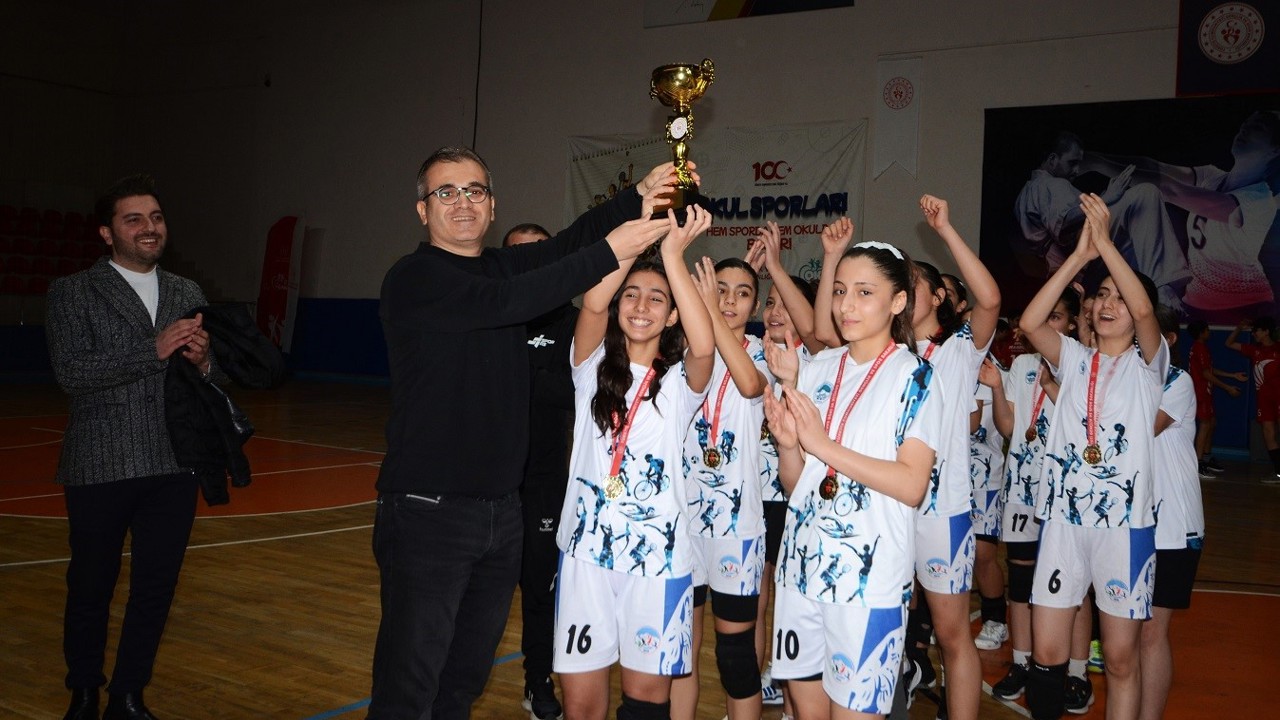 Büyükşehir Spor A.Ş. Kız Hentbol Takımı, Kayseri İl Birincisi oldu
