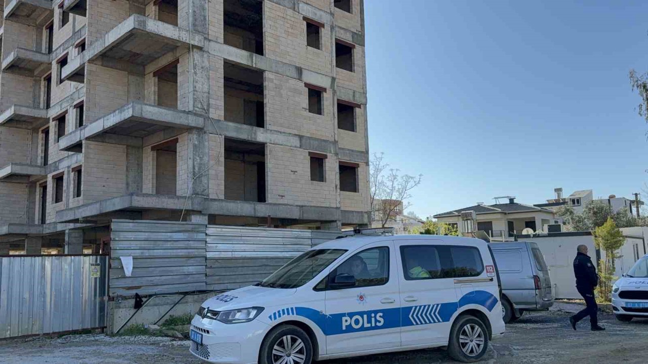 Antalya’da inşaatın 5’nci katından düşen işçi yaralandı
