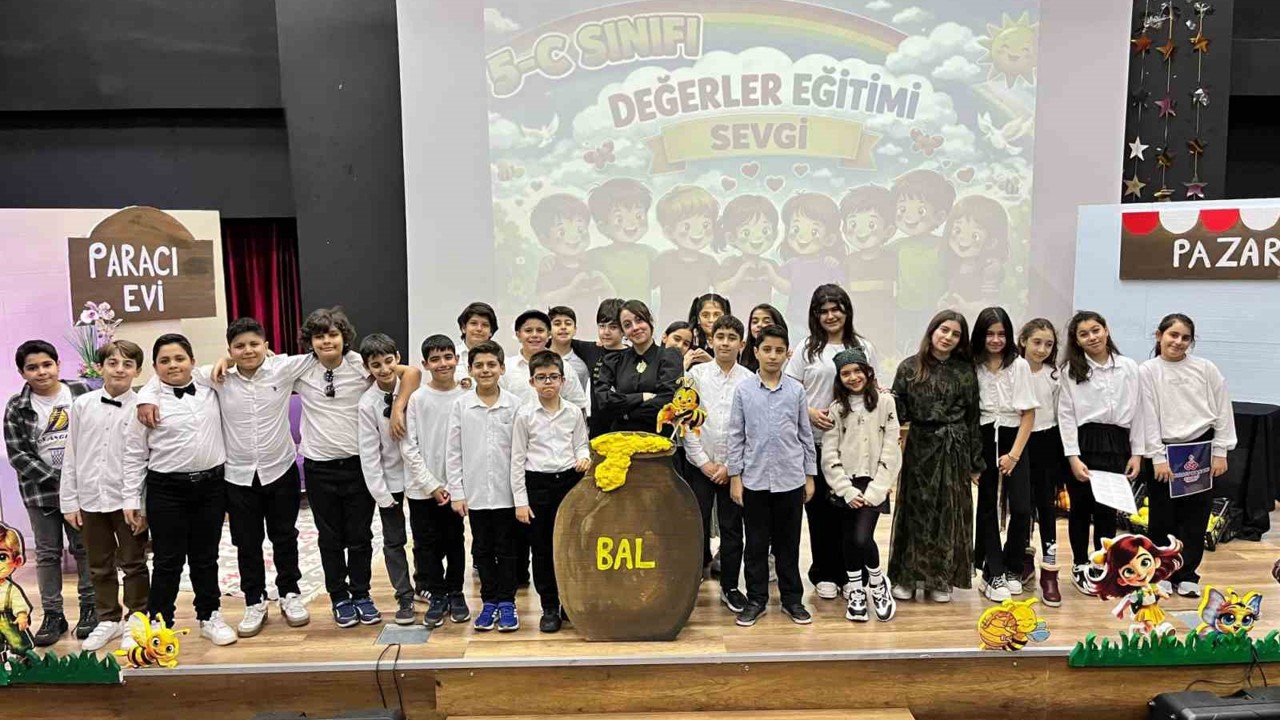 Bulut Başarı Koleji’nde değerler sahneye taşındı
