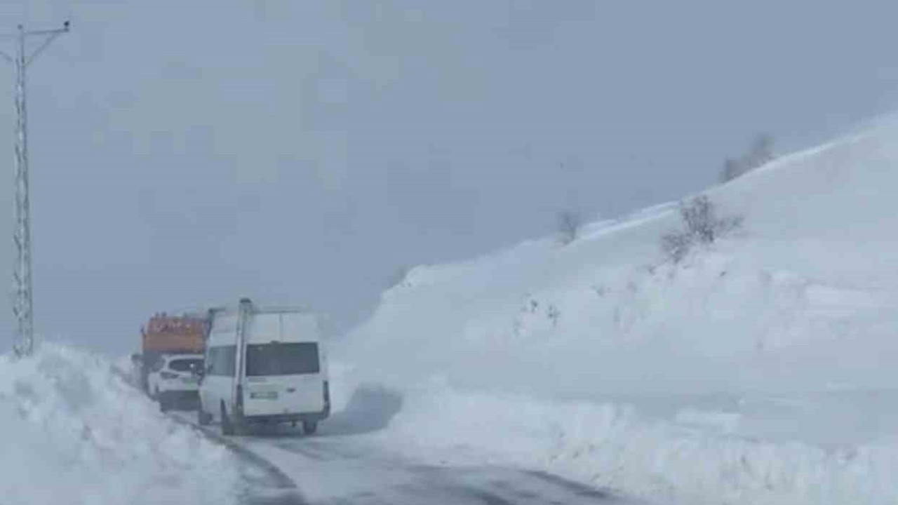 Tipi nedeniyle Malatya-Sincik karayolu ulaşıma kapandı
