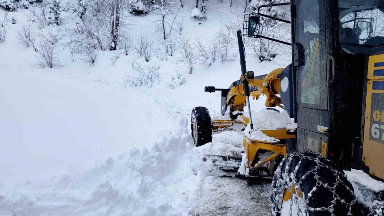 Trabzon’da karla mücadele sürüyor

