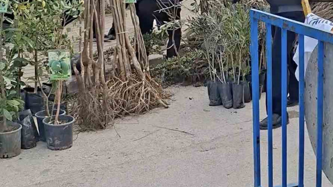 Bursa’da seyyar satıcılardan zabıtaya bıçaklı saldırı, 1 zabıta yaralandı
