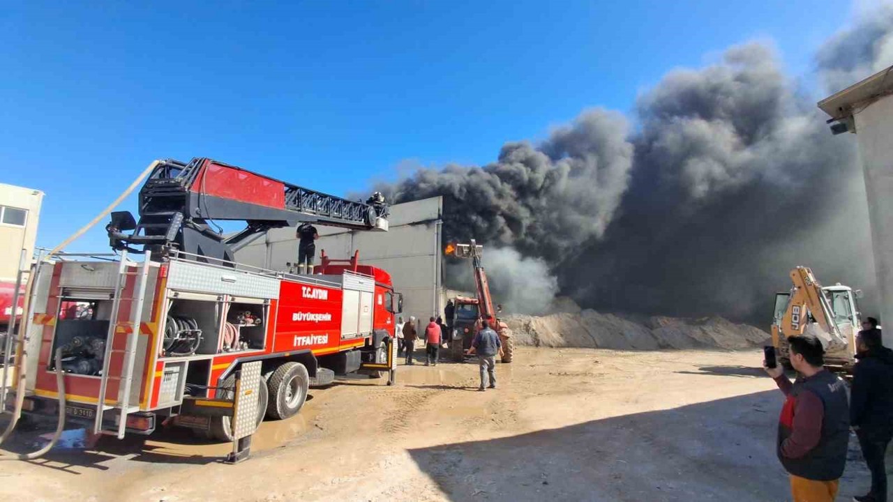 Didim sanayisindeki yangın korkuttu
