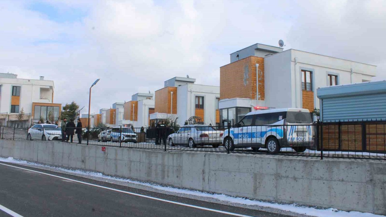 Eski ve yeni erkek arkadaşlar arasında bıçaklı kavga: 1 yaralı
