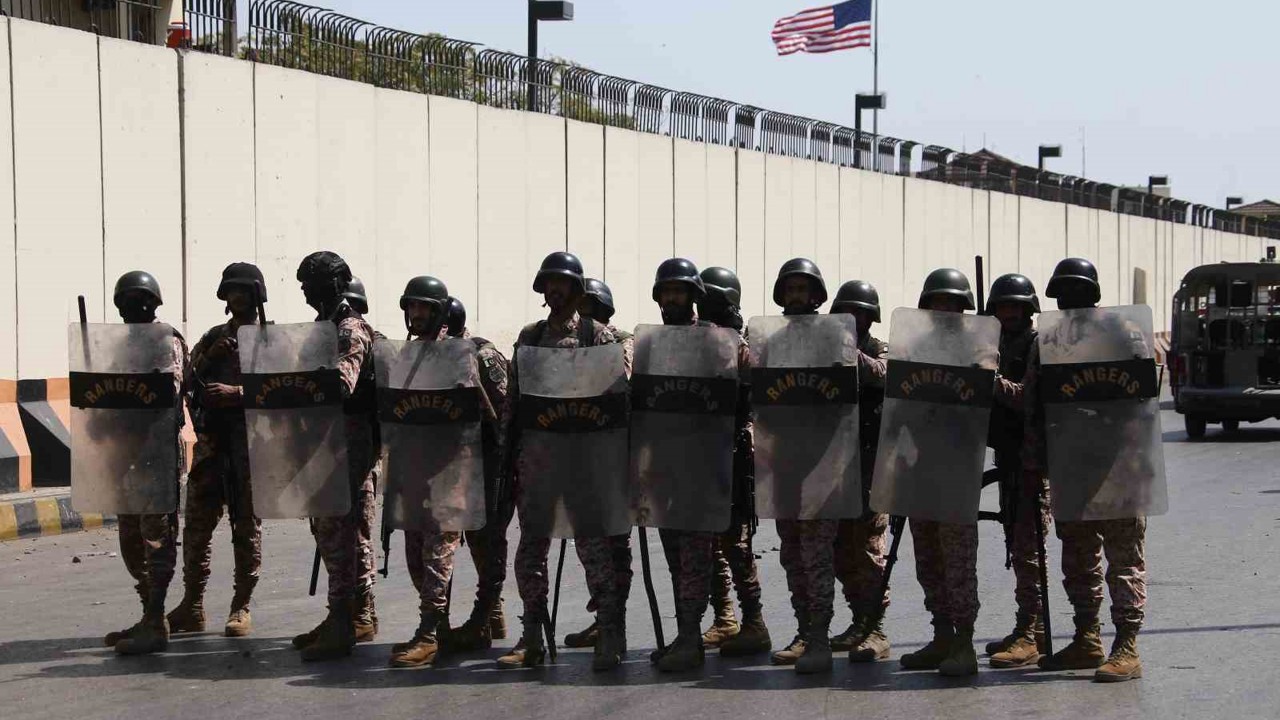 Pakistan’da ABD Büyükelçiliği önünde protesto: 8 ölü
