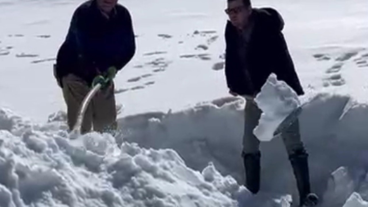 Dondurucu zirvede toplanan kar, yazın serinleten lezzete dönüşüyor
