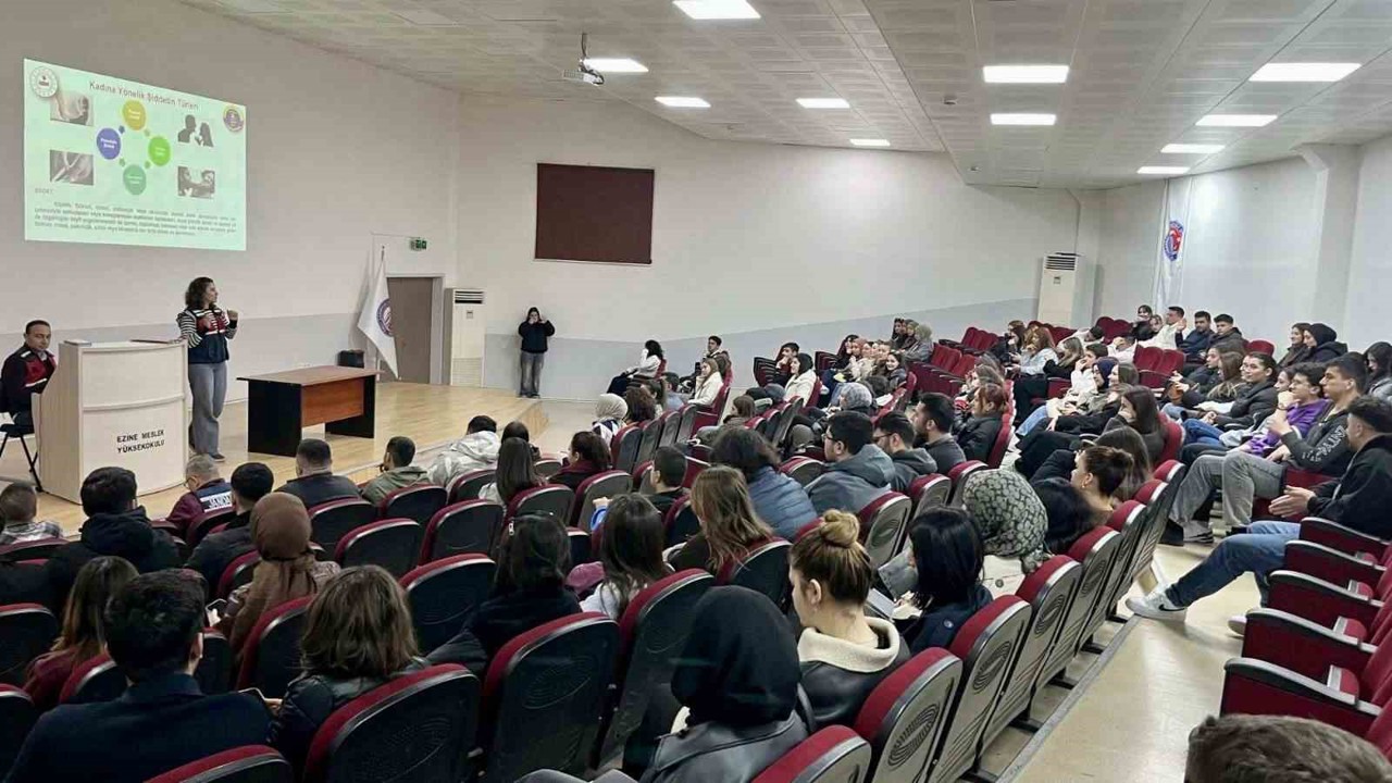 Ezine’de jandarmadan üniversite öğrencilerine bilgilendirme
