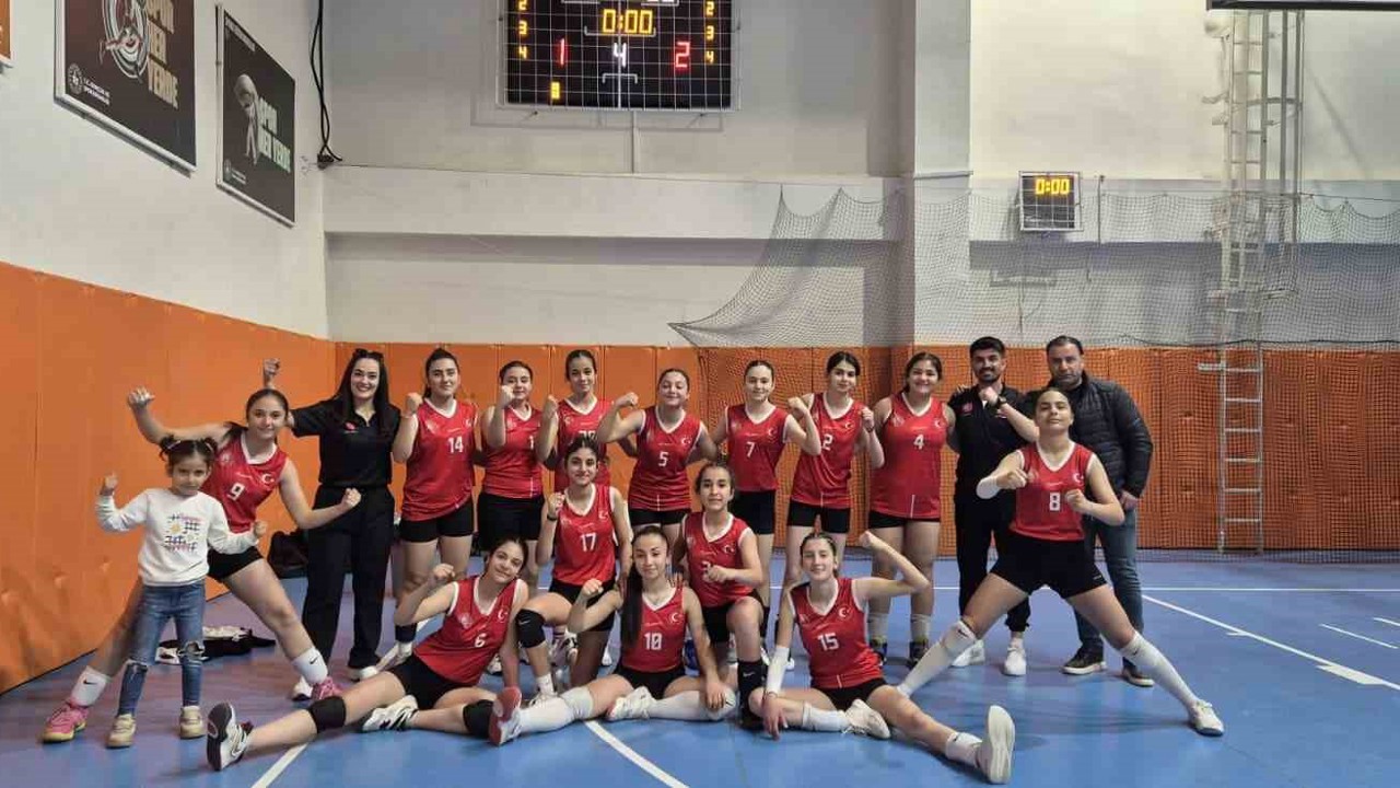 Tut Küçük Kızlar Voleybol Takımı Adıyaman il birincisi oldu

