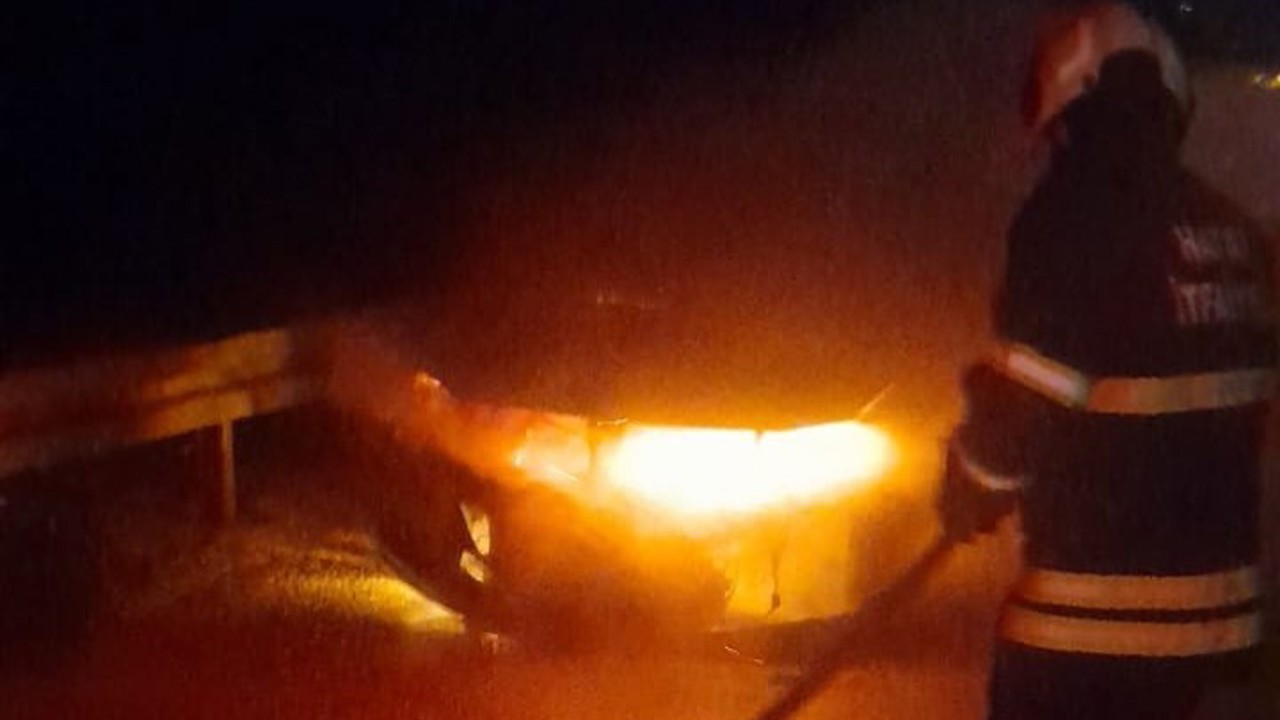 Altınözü’nde araç yangını
