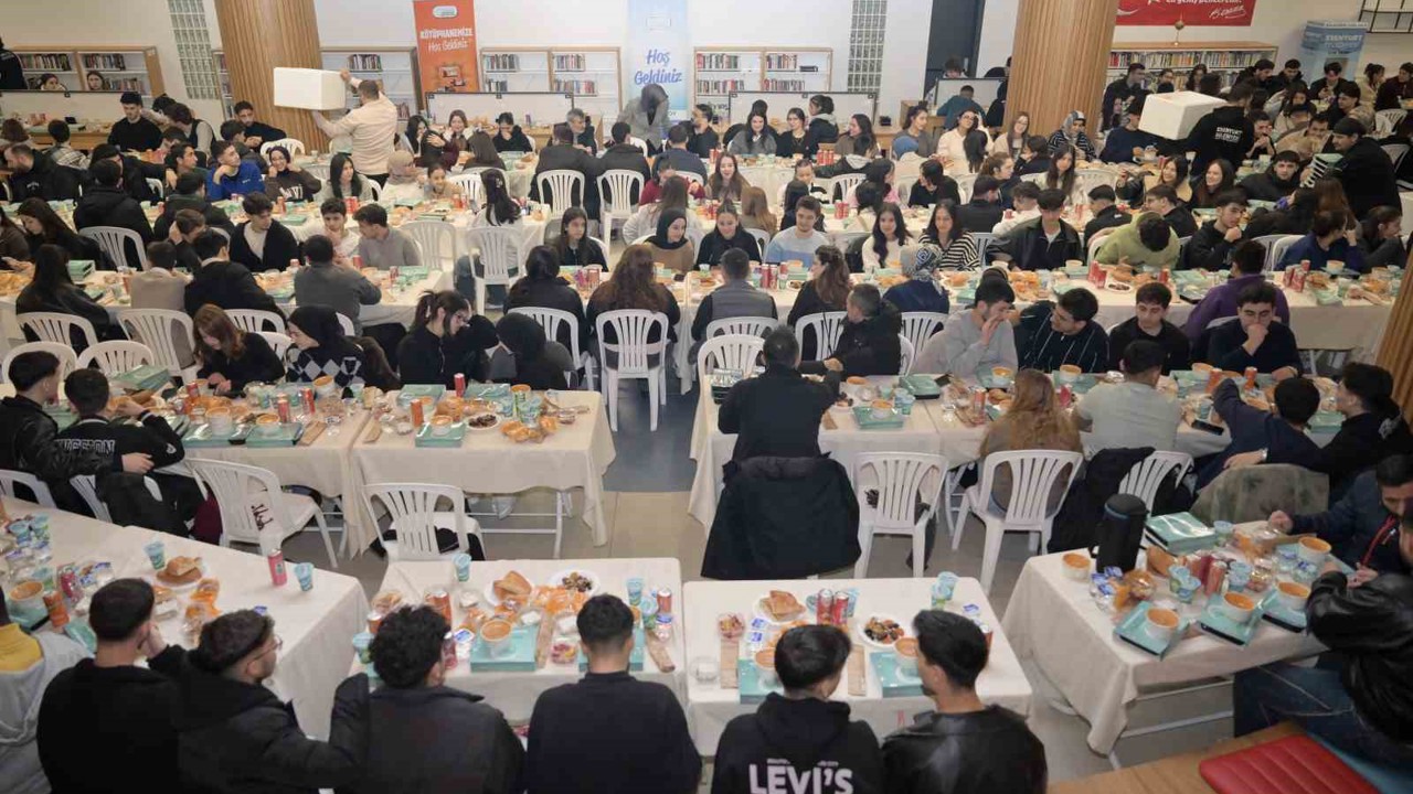 Esenyurt’ta gençlerle iftar buluşması
