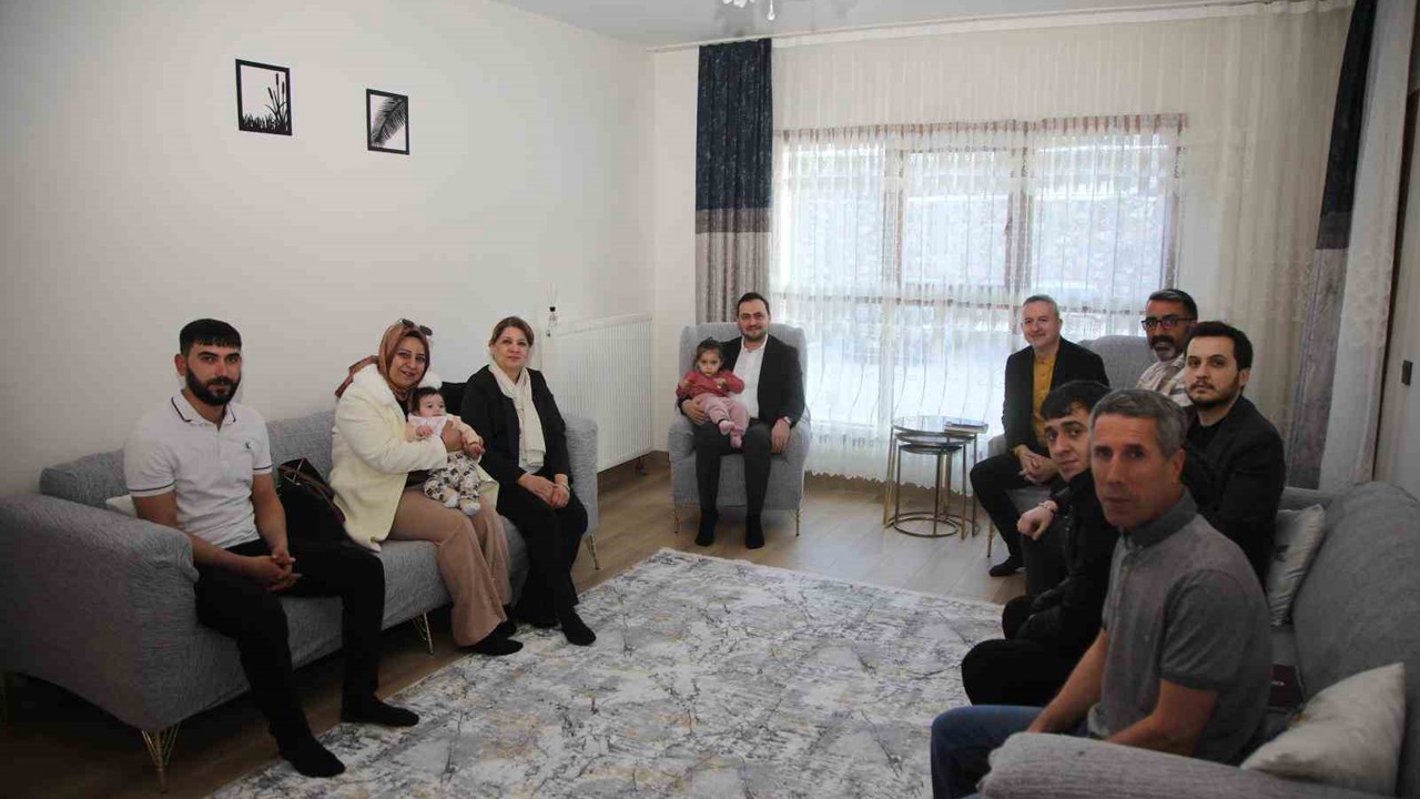 AK Parti Elazığ teşkilatı, iftar ve sahurda vatandaşlarla sofrada buluştu
