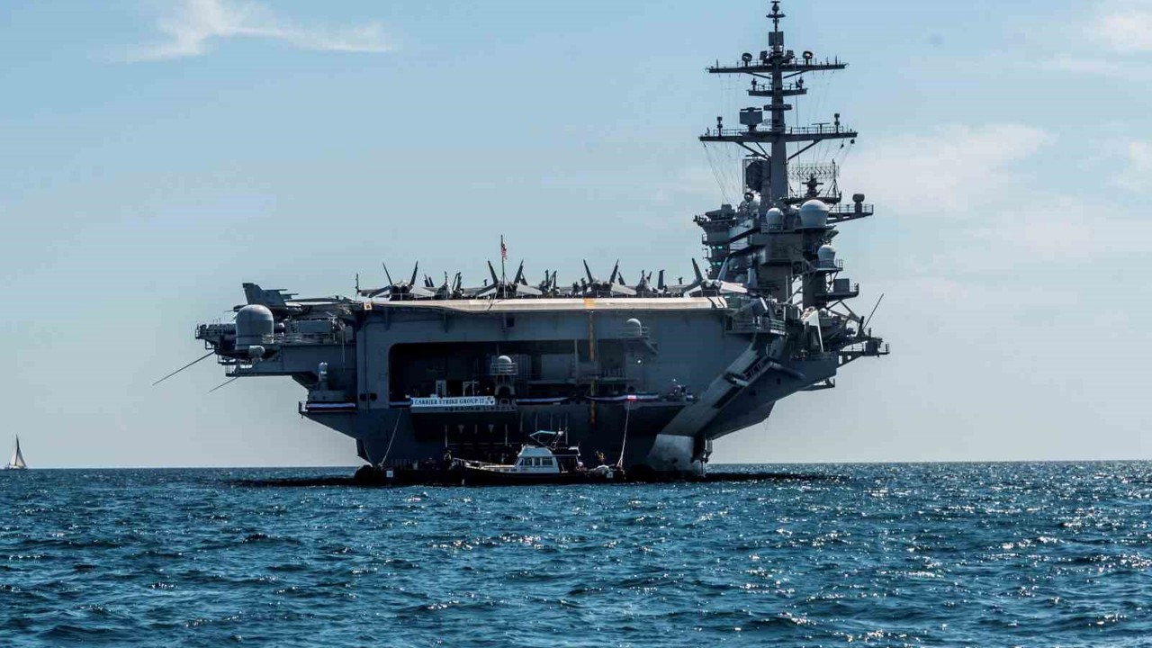 İran, ABD’ye ait USS Abraham Lincoln uçak gemisine füze saldırısı düzenledi
