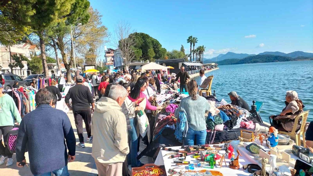 Köyceğiz’de yılın ilk ikinci el pazarı kuruldu
