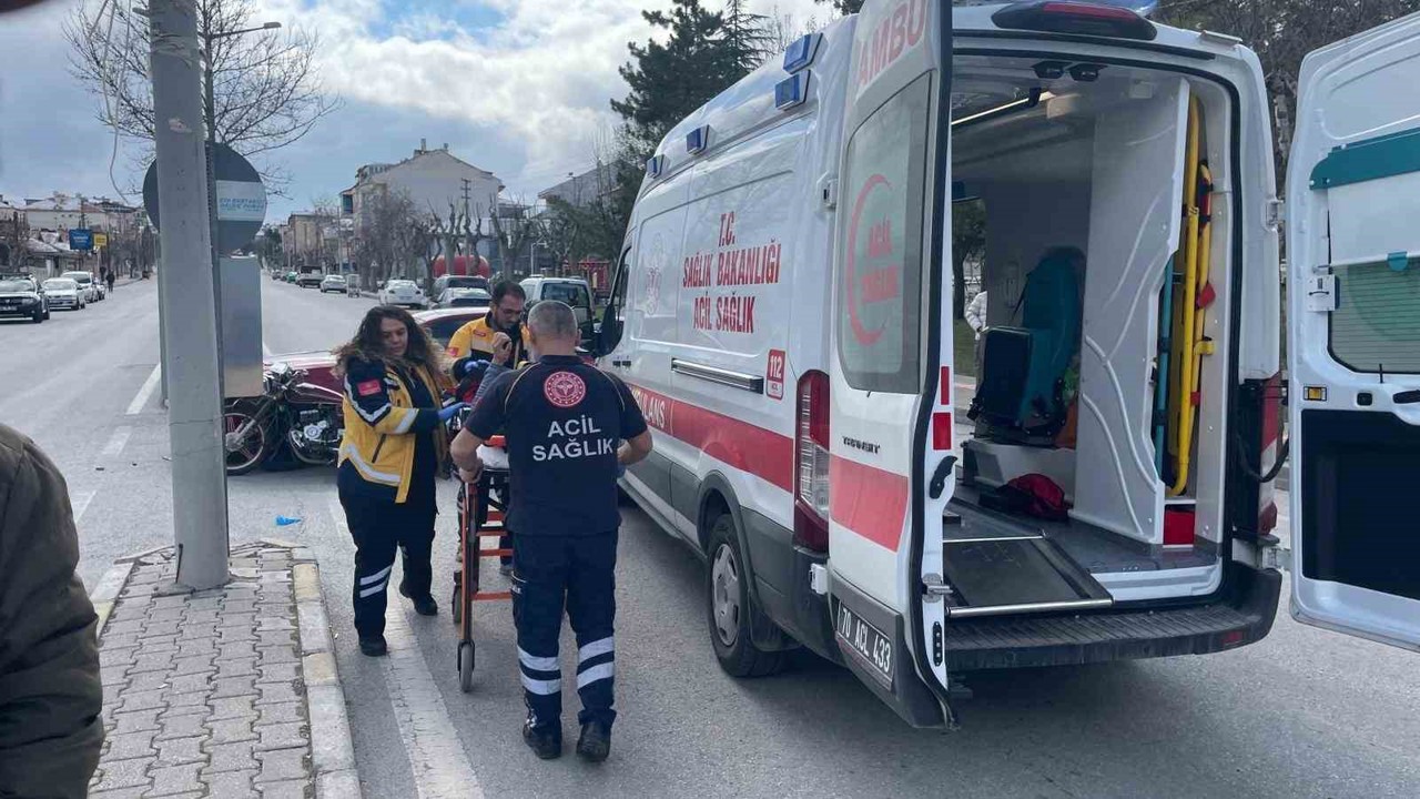 Karaman’da otomobil motosikletle çarpıştı: 1 yaralı
