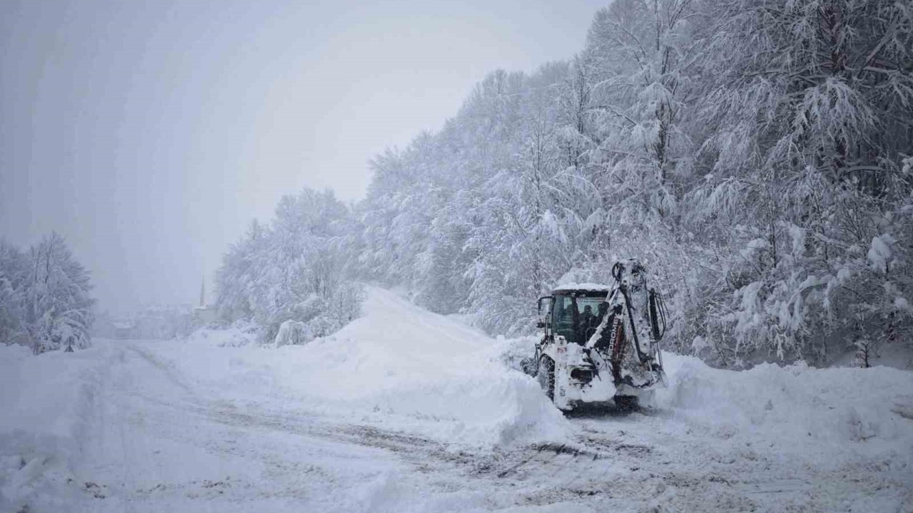 Ordu’nun 13 ilçesinde eğitime kar engeli
