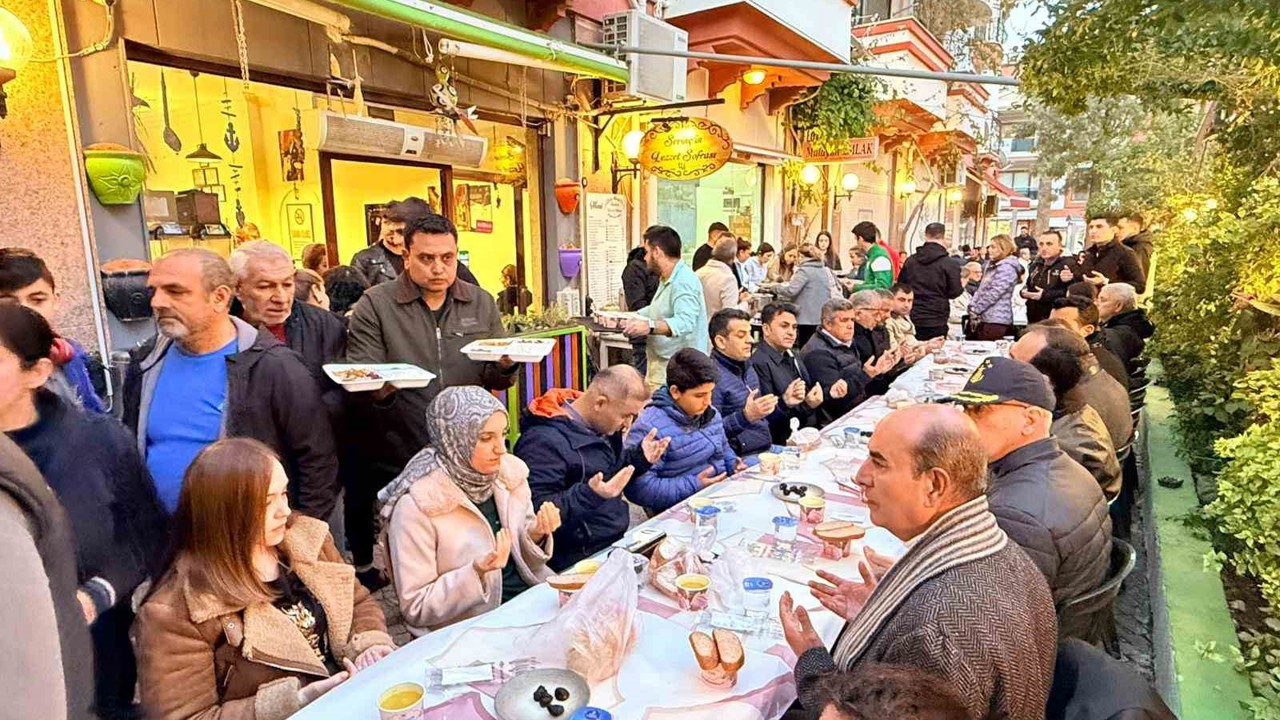 Datça’da 86. Sokak esnafından 400 kişilik iftar
