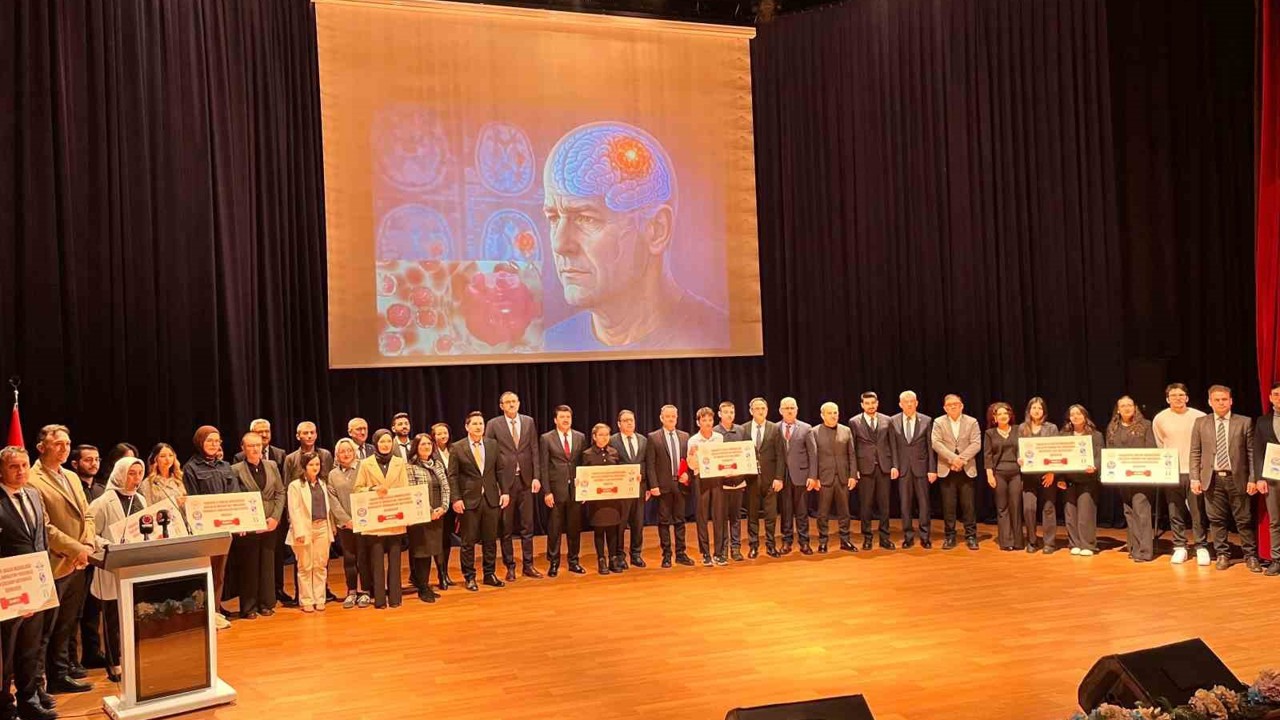 GİBTÜ ebelik bölümü öğrencisi Sedef Altun Türkiye üçüncüsü oldu
